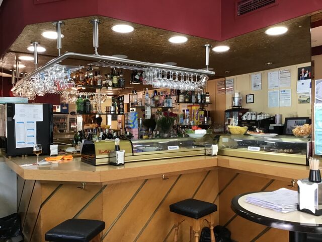 Nuestro local con amplia terraza