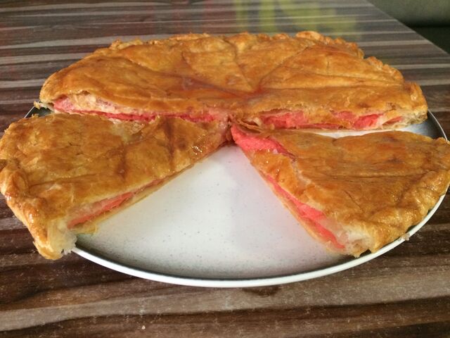 Galette faite maison frangipane/pralines.