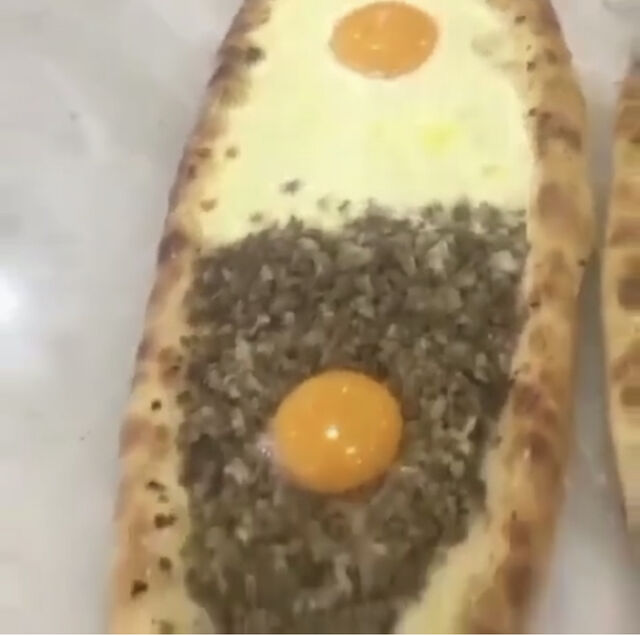 Kıymalı Peynirli pide