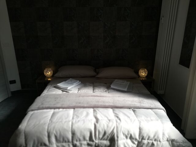 Camera San Carlo
Singola con bagno in comune 25 €
Doppia con bagno in comune 35 €
2.30 tasse di soggiorno
Colazione inclusa