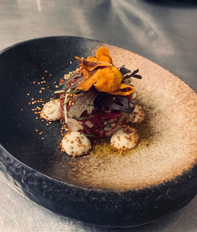 Tartare van onglet | truffel mayonaise | basilicumolie | manchego