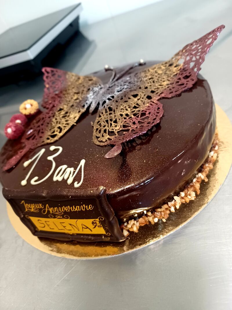 Entremet d'anniversaire 3 chocolat croustillant praliné 