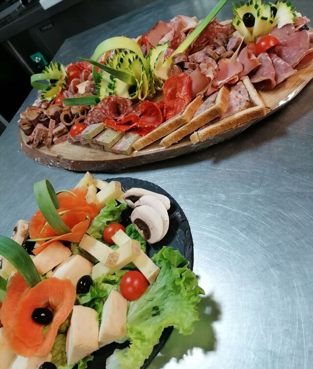 Pensez à vos apéritifs, plateaux raclettes ou pierrade joliment décorés ! 