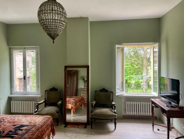 Dettaglio Camera con Vista Giardino