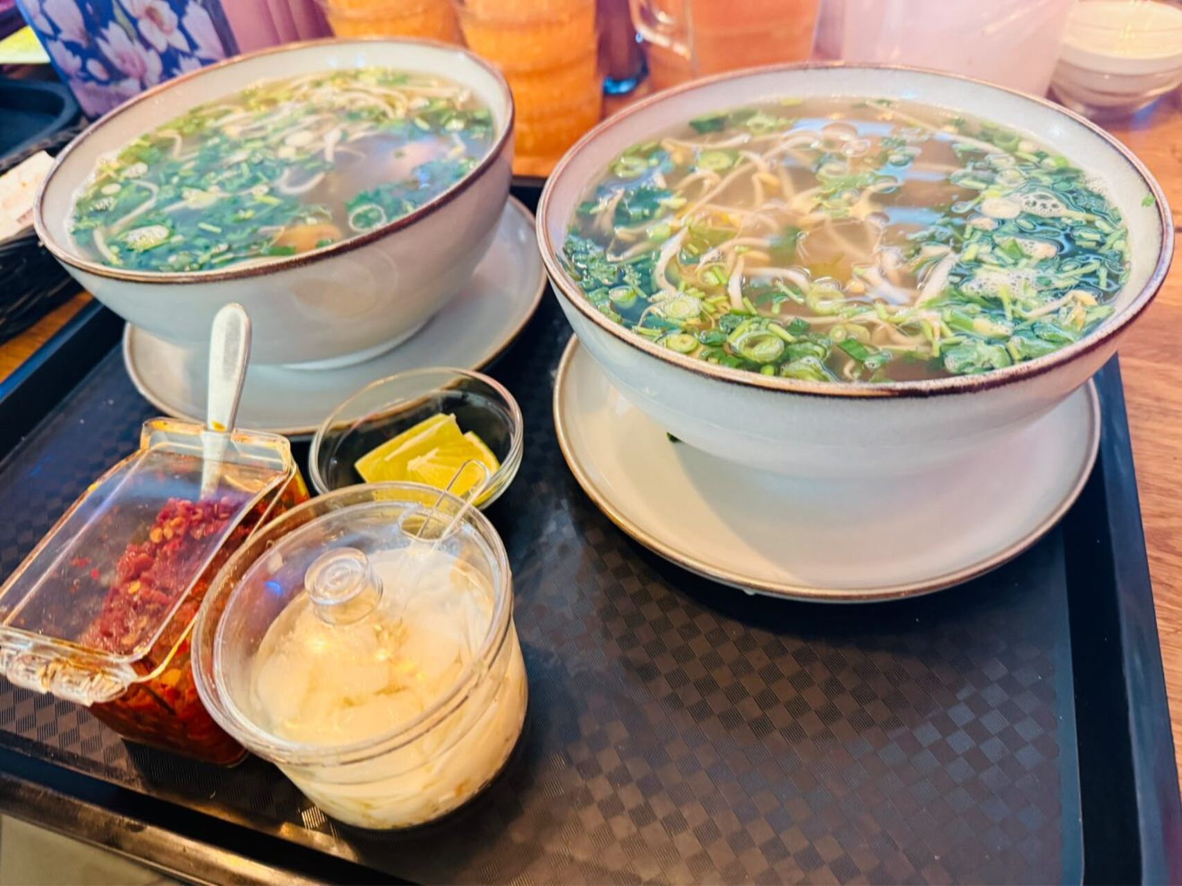 Chłodna pogoda to idealna pora na miskę pysznego, gorącego dania PHO!