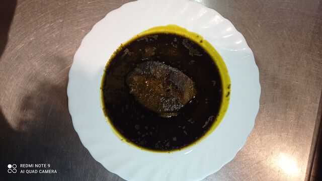 La mloukhia au paleron de boeuf plat tunisien à base de feuilles de corète séchées .riche en protéines et lipides.