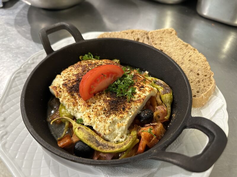 Schafskäse mit Walnussbaguette