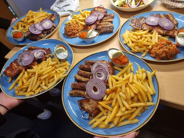 Grillteller mit Pommes