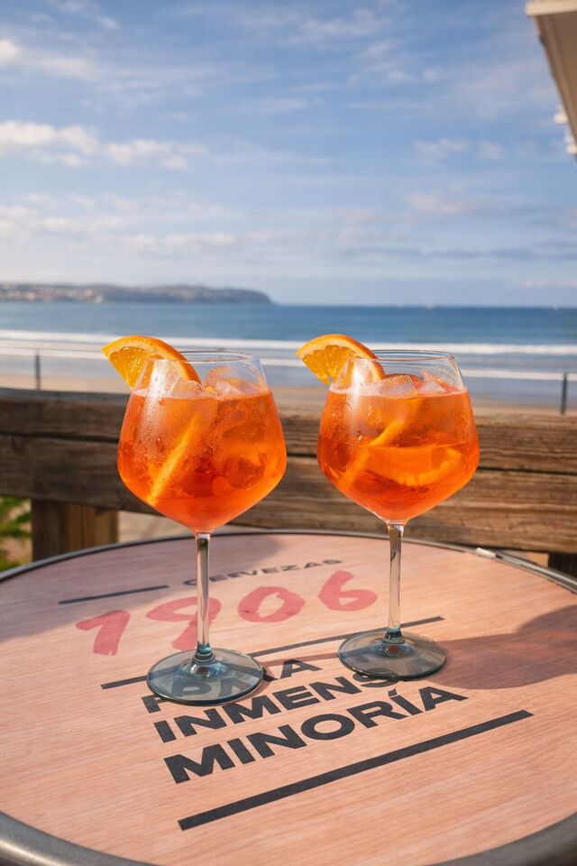 Brindar frente al mar