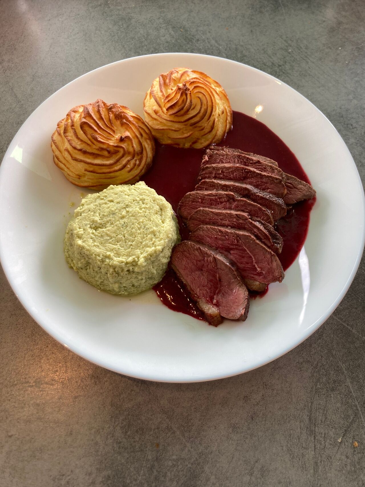 Magret de canard pommes Duchesse