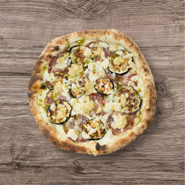 Palermo (new ⭐) ▪ 16€ : crème d’artichaut, fior di latte, aubergines grillées, coppa, parmesan (24 mois), pesto, origan 