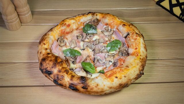 Pizza Prosciuto Funghi