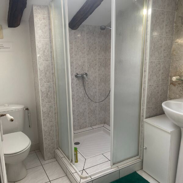 Salle d'eau/wc privative Chambre Daho 2ème étage - 3 pers maxi
