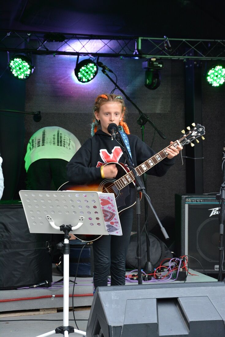 VYCHÁZEJÍCÍ ROCKOVÁ HVĚZDIČKA ŽOFKA