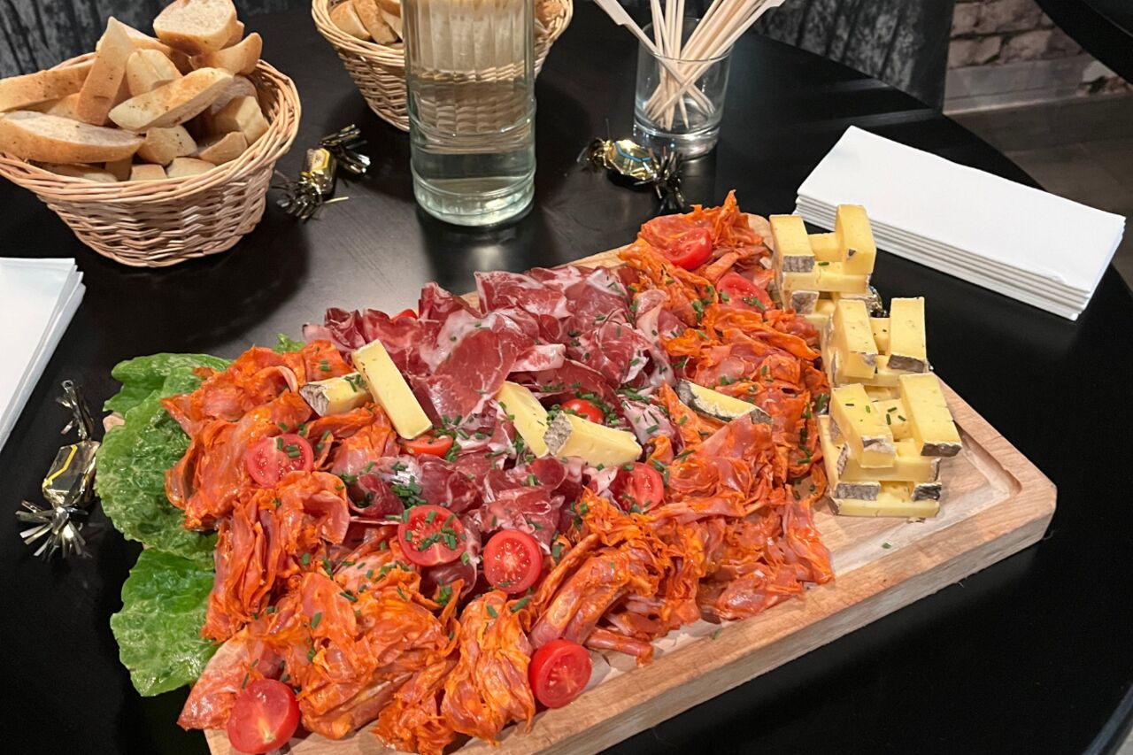 - Notre restaurant est disponible en exclusivité pour vos événements d'entreprise -