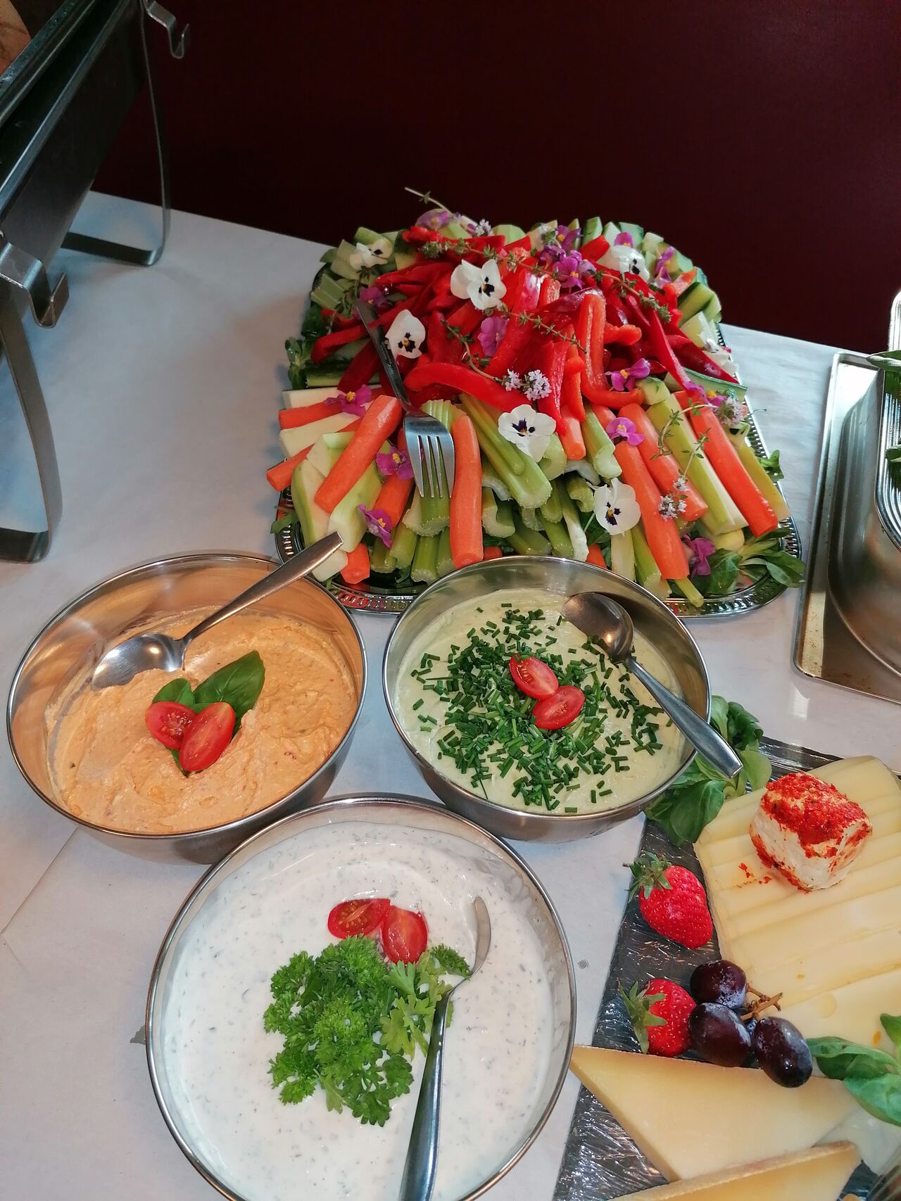 Gemüse-Sticks mit Dips