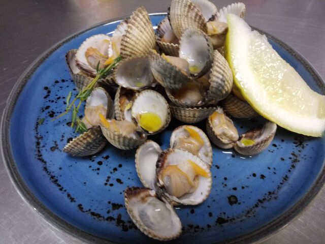 Berberechos al vapor de vino blanco