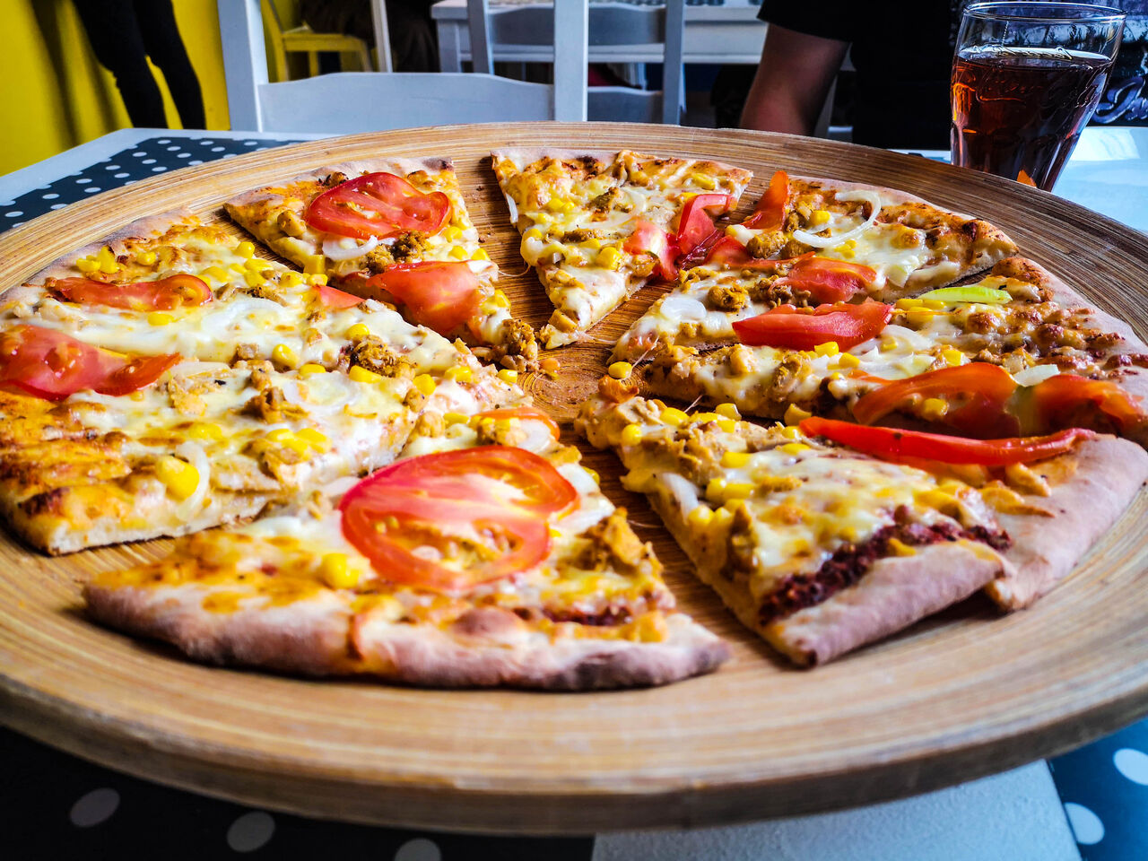 Smaczna pizza podana w Beni Pizza Kalisz