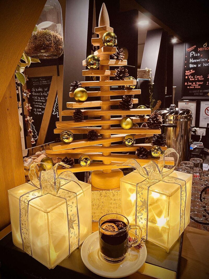 Les festivités du marché de noël ont commencé, venez déguster nos nouveaux plats et boissons chaudes dans l’esprit de Noël...