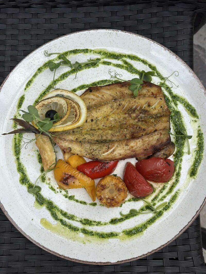 Makrela pieczona z warzywami z grilla 