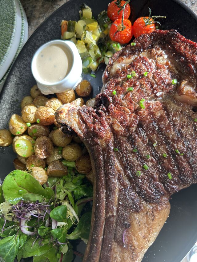 Côte de boeuf maturée pommes grenailles sauce poivre