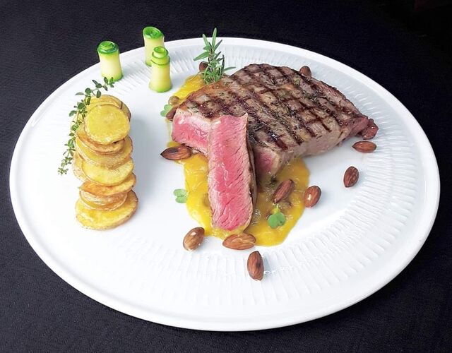 Entrecôte auf Mango und Mandel-Röstkartoffel
