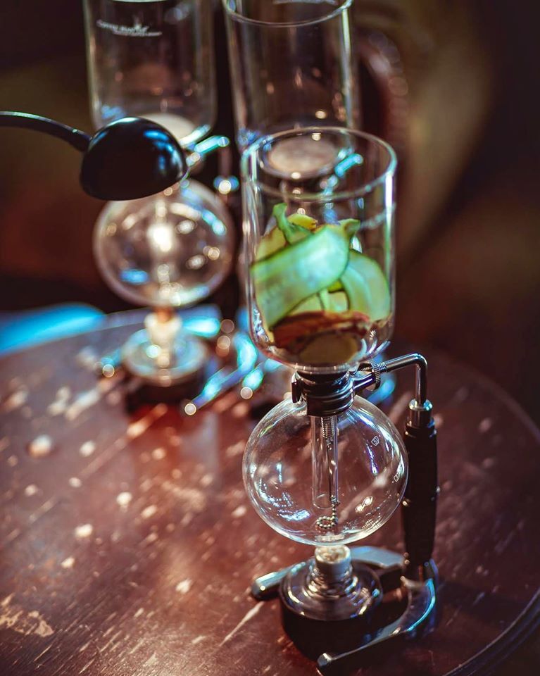 per noi la miscelazione è un'arte e mettiamo la stessa passione per preparare drink con tecniche innovative o i grandi classici!