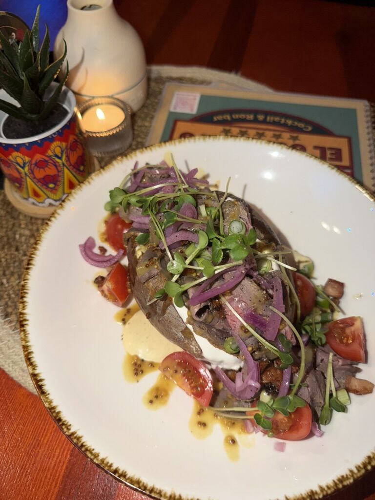 PEČENÁ BRAMBORA V ALOBALU S ANGLICKÝM ROAST BEEFEM