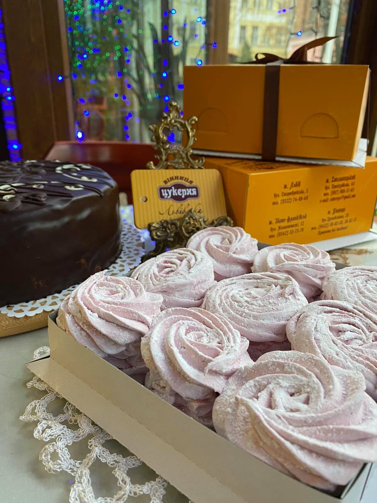 Ніжний зефір на основі полуниці та ягід смородини.