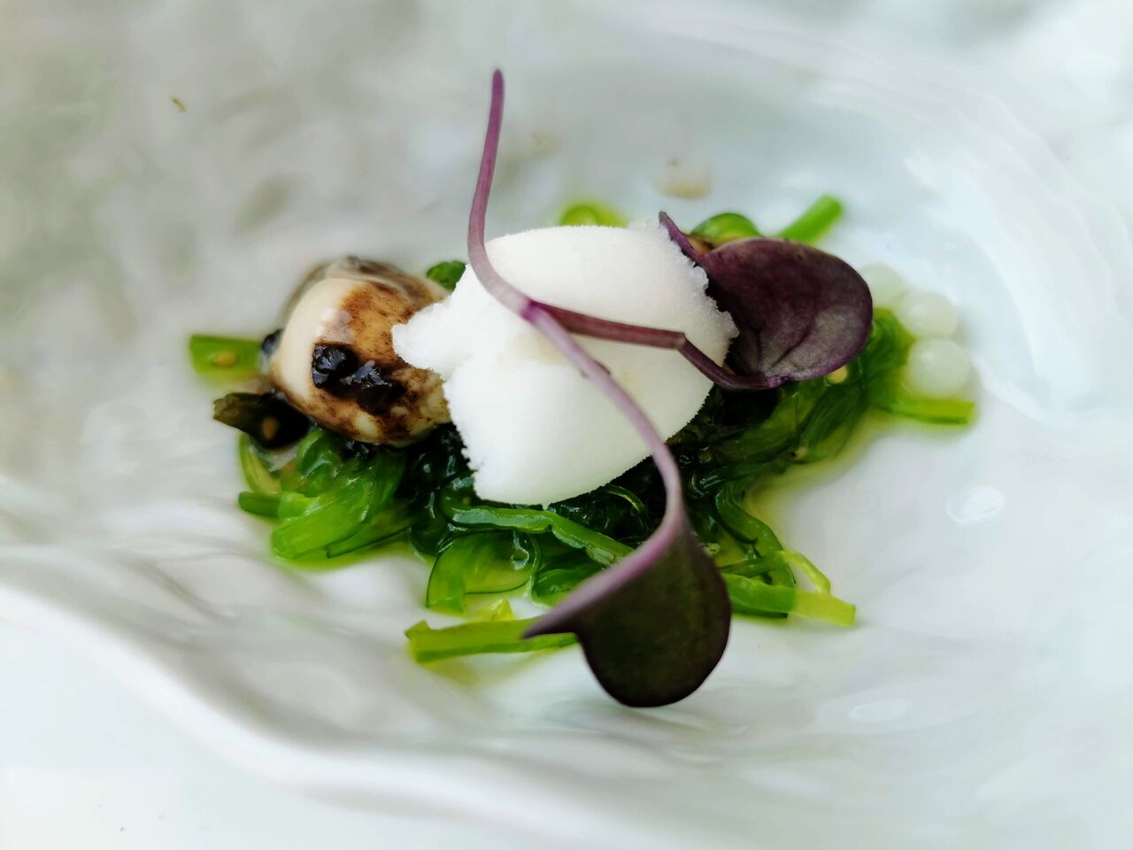 un des nombreux plats du menu dégustation présenté chaque midi en semaine ... Photo prise par une fidèle cliente