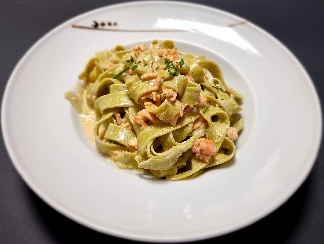 Zeleni rezanci s lososom