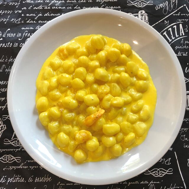 Gnocchi con zafferano e gamberetti