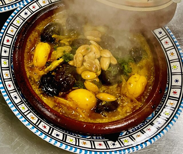 TAGINE AGNEAU PRUNEAUX AMANDES ABRICOTS