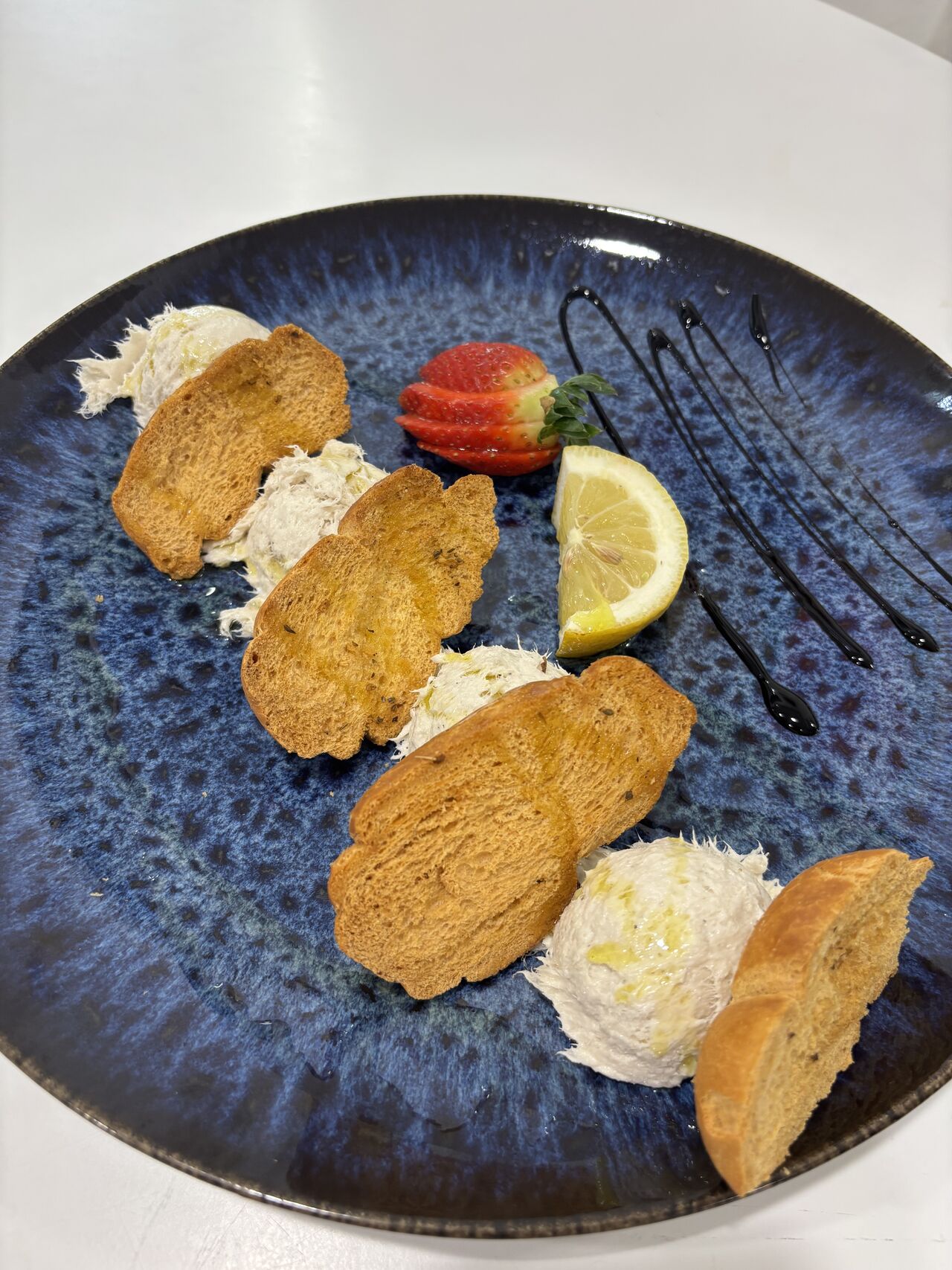 Dentice mantecato con crostini