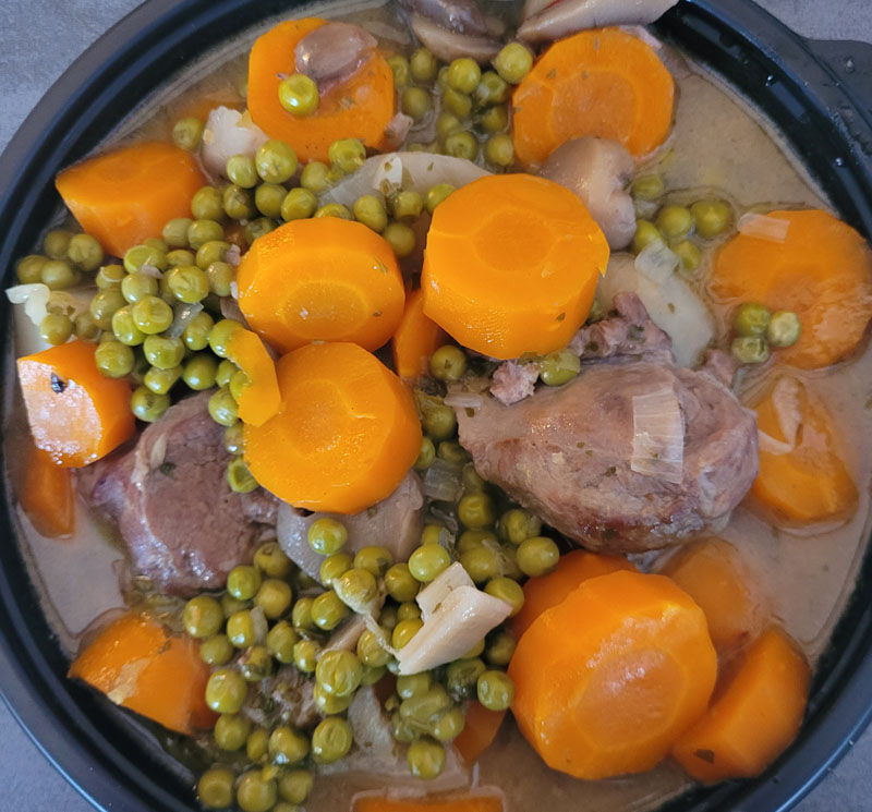JOUES DE PORC AUX CAROTTES ET PETITS POIS