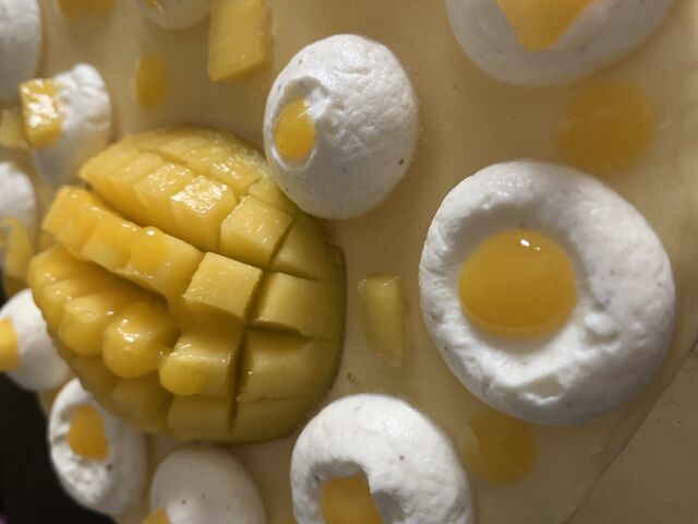 Charlotte à la mangue
Biscuit cuillère maison
Mousse mangue maison
Mangue fraîche
Chantilly/coulis mangue