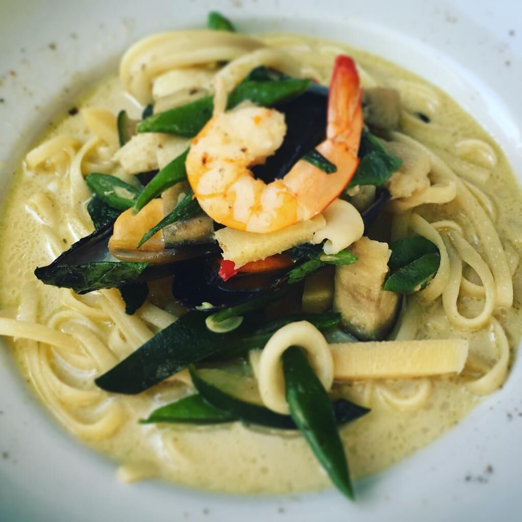 CURRY VERDE DE TALLARINES & LANGOSTINOS 