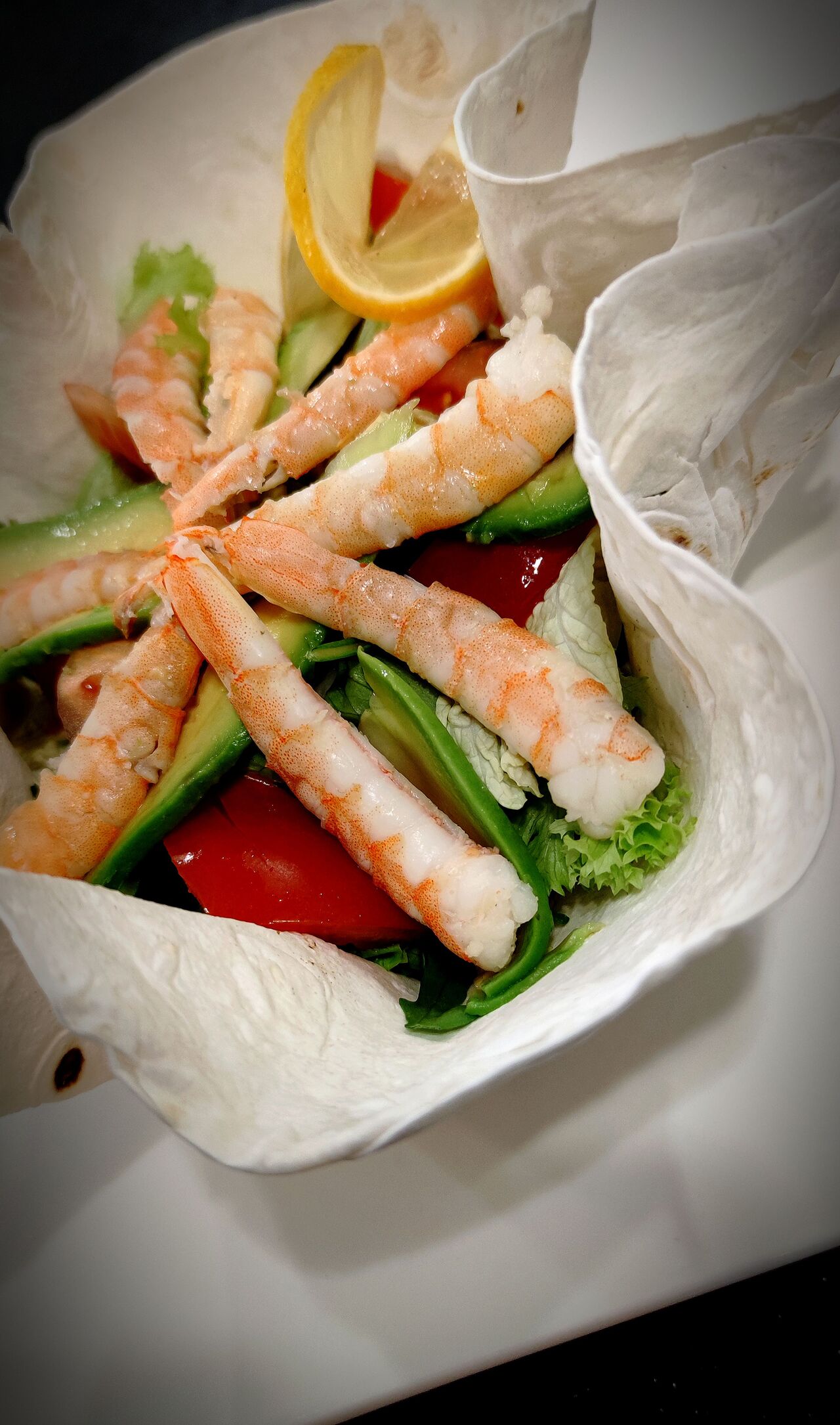 Салат BRAMA - фірмовий салат з креветками та свіжими овочами.