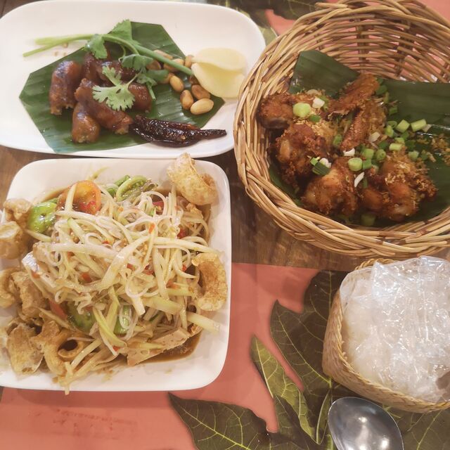 Un classique...
Salade de papaye et poulet roti