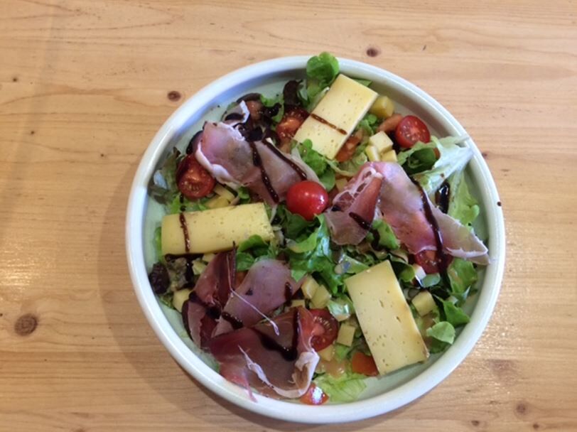 Salade savoyarde - Restaurant Demoiselle de Saix Samoëns