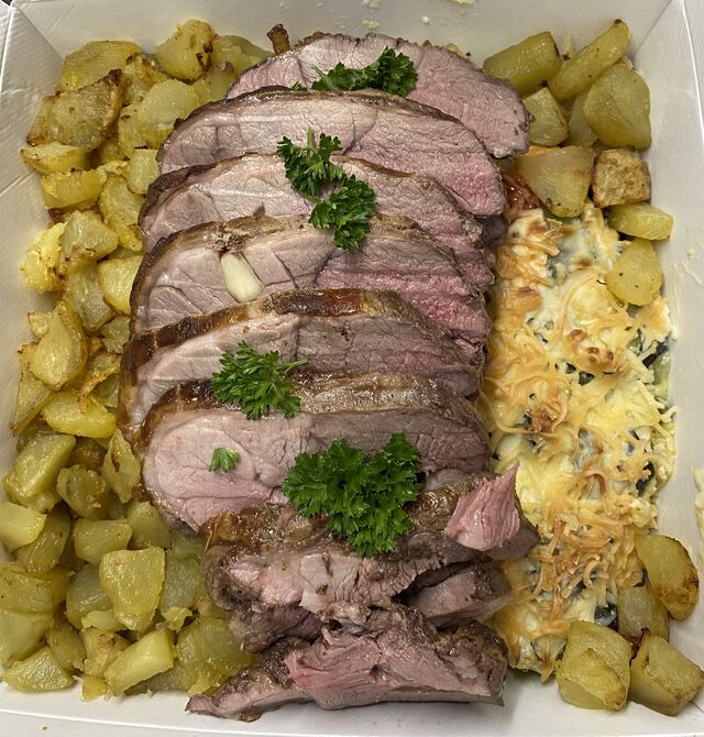 Gigot d'agneau, gratin de courgettes et pommes de terre