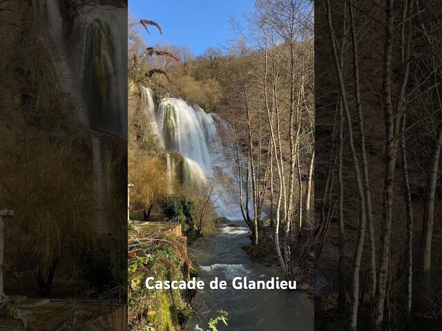 La vue sur la cascade