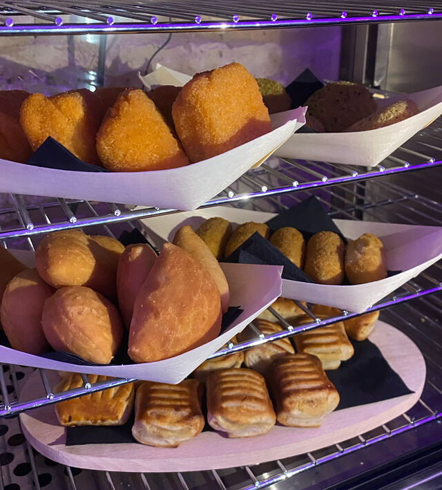 Un ricco aperitivo ti aspetta qui da IU$