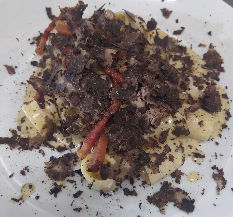 Mezze Maniche Benedetto Cavalieri alla Carbonara Tartufata (Tartufo Nero Pregiato)