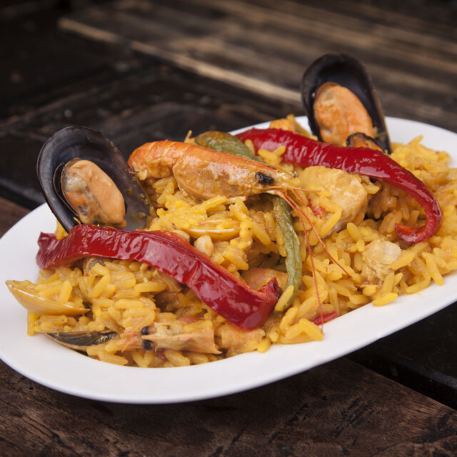 Paella de pollo y marisco - Ración