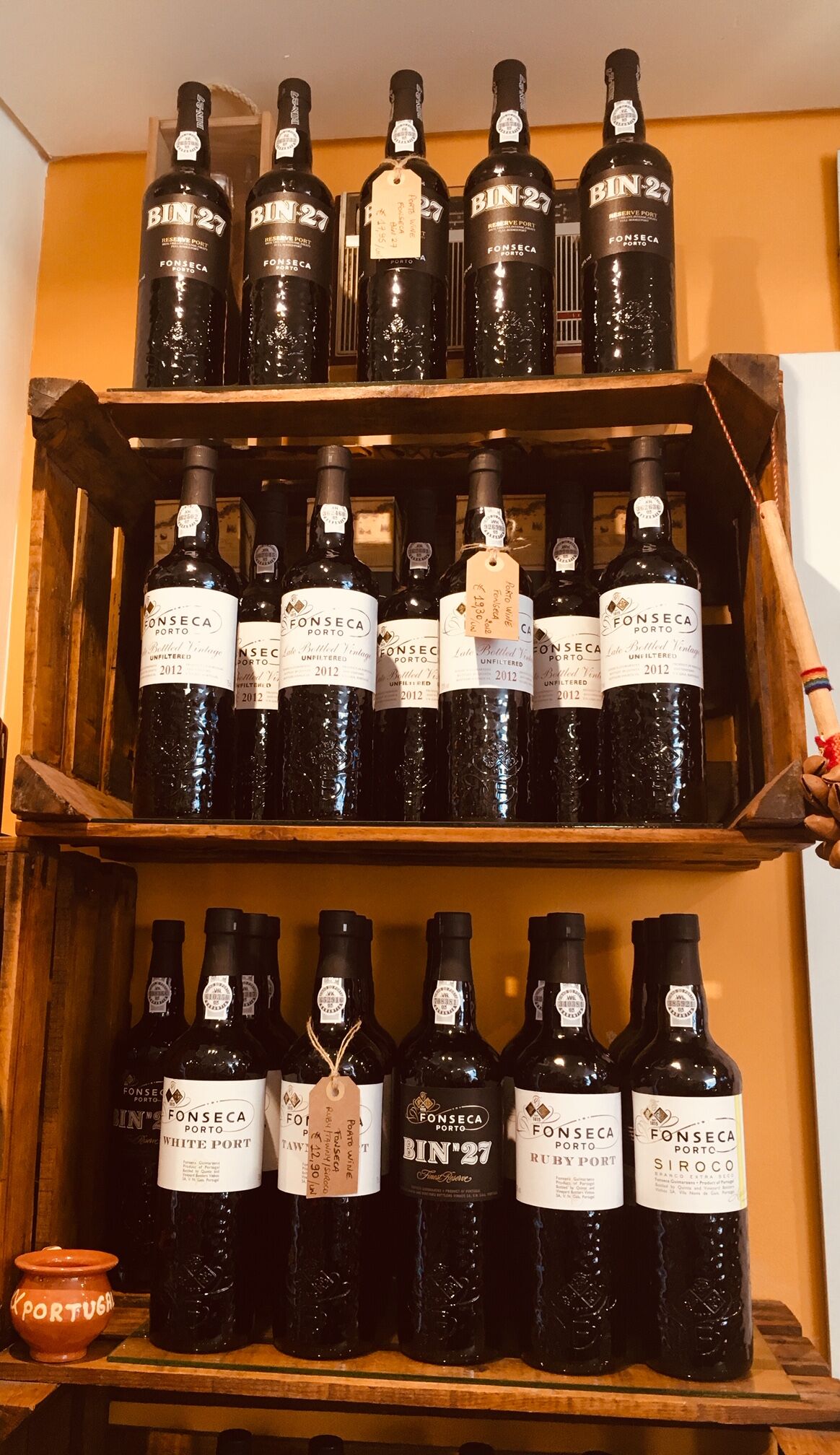 Venha degustar os nossos Portos FONSECA é uma das marcas mais antigas do país escolha entre o Tawny, Ruby, White ou Sirocco. 