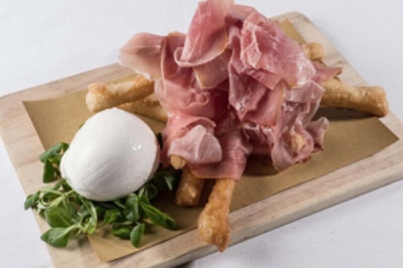 Chiacchiere Bufala e Crudo