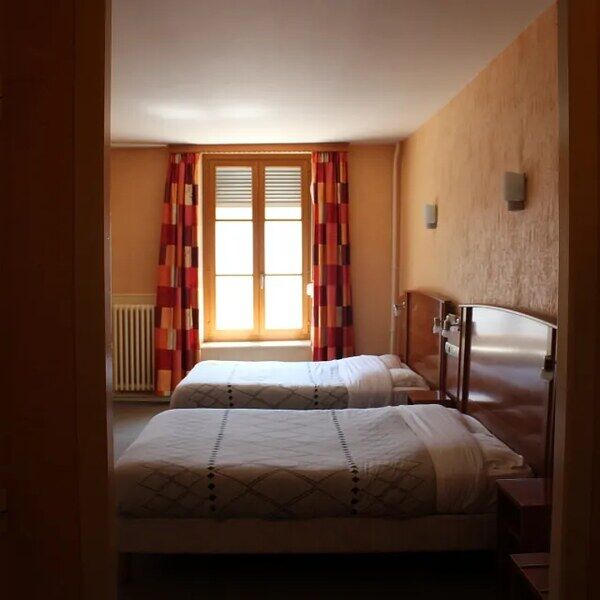 Chambre avec télévision
