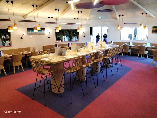 Table Haute 600 (16 personnes maximum)