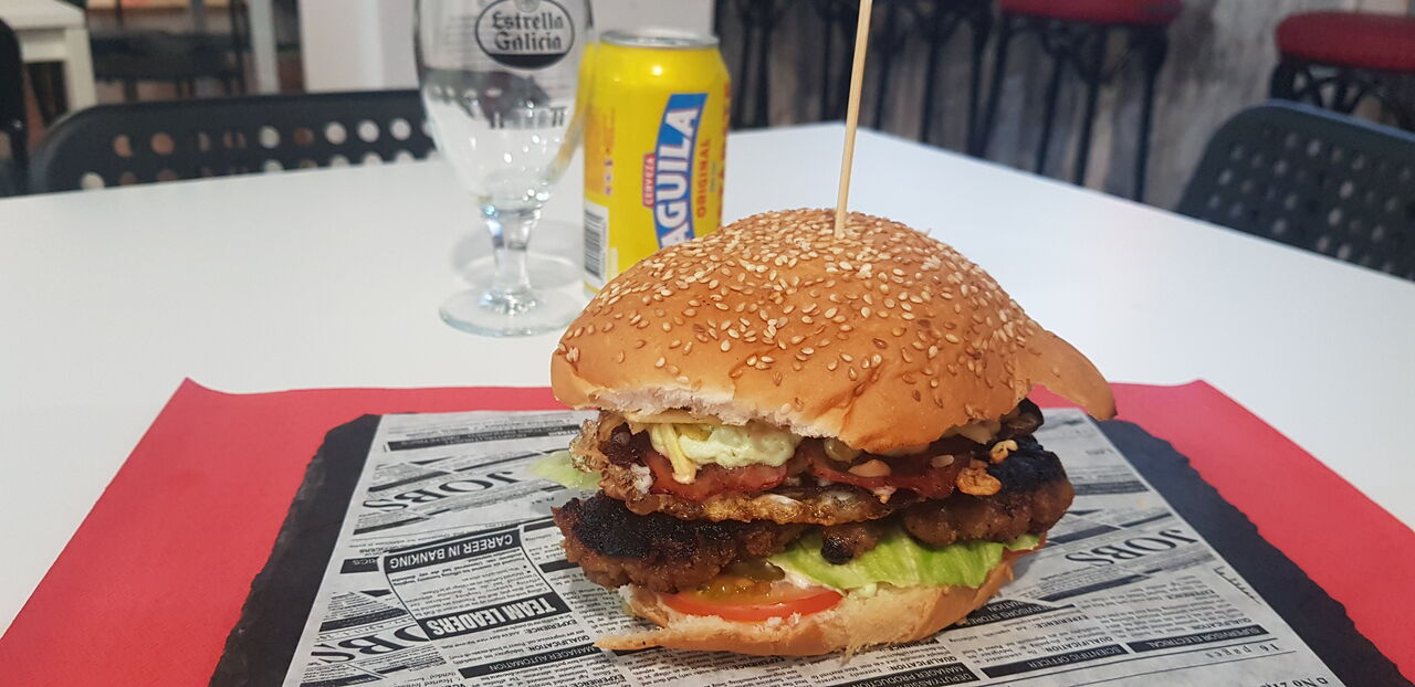 Nuestra rica hamburguesa oficina 